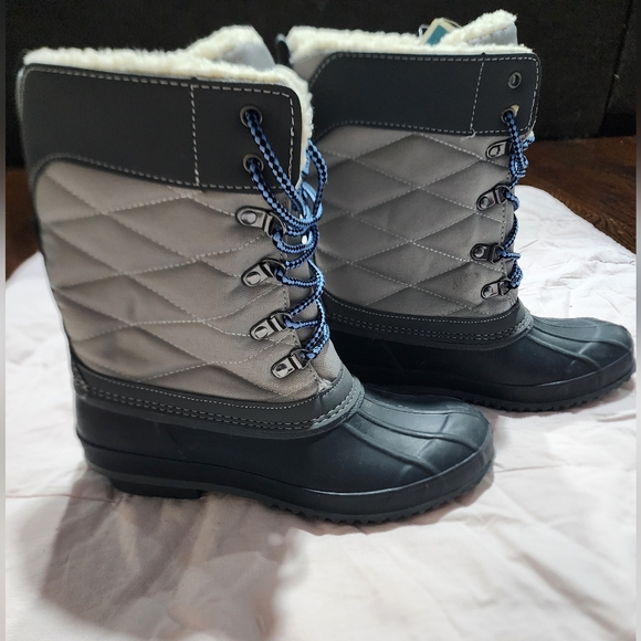 Khombu Women's Gray Quilted Winter Boots 8 - Picture 2 of 6